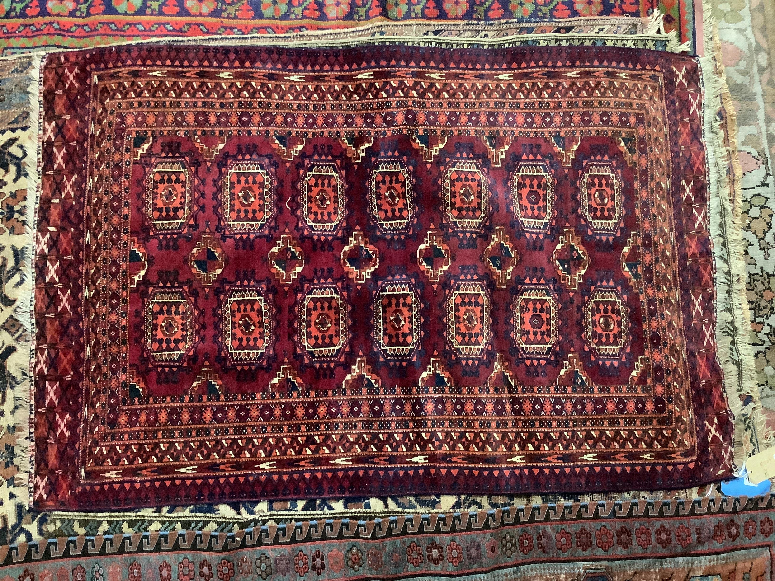 An antique Salor Bokhara rug, 153 x 103cm